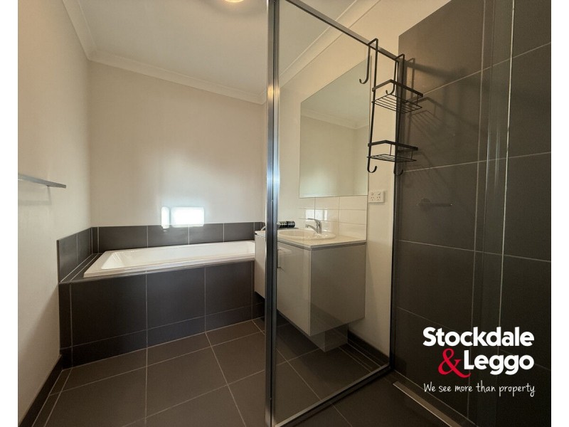 7 Leicester Way, Mickleham VIC 3064