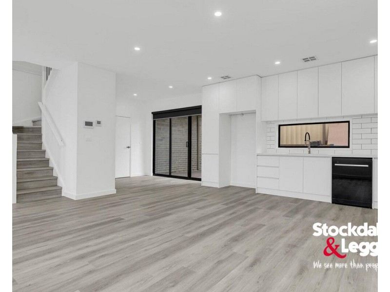 2/16 Inverie Court, Greenvale VIC 3059
