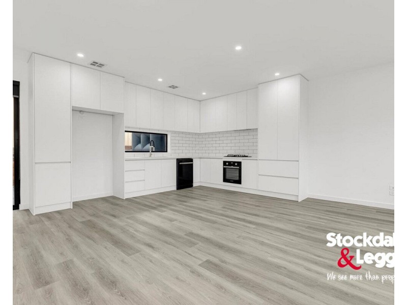 2/16 Inverie Court, Greenvale VIC 3059