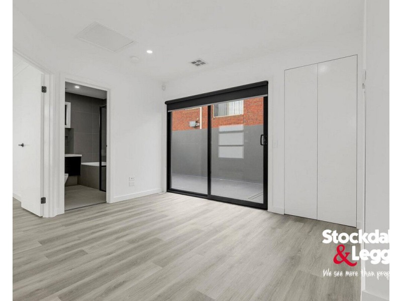 2/16 Inverie Court, Greenvale VIC 3059