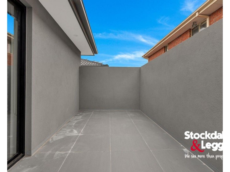 2/16 Inverie Court, Greenvale VIC 3059