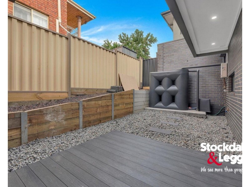 2/16 Inverie Court, Greenvale VIC 3059