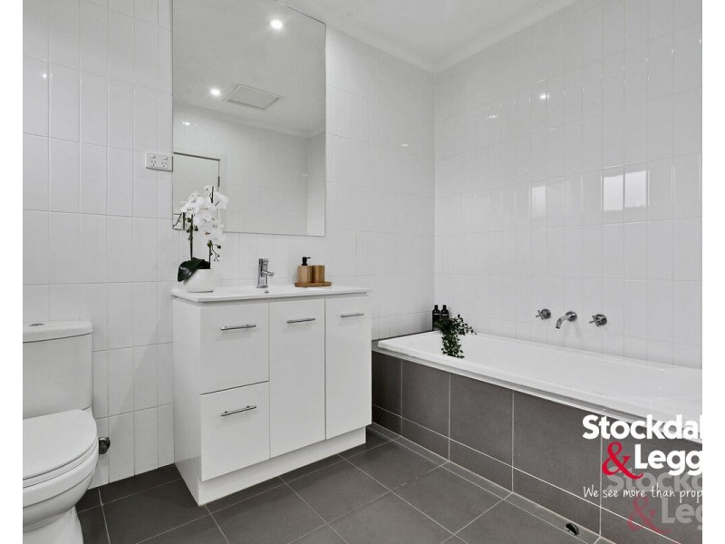 2/44 Gladstone Parade, Glenroy VIC 3046