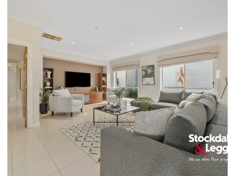 40 Fraserburgh Crescent, Greenvale VIC 3059