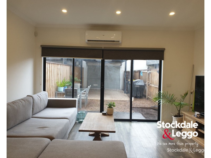 8 Lemnos Walk, Greenvale VIC 3059