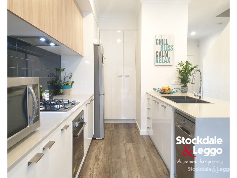 8 Lemnos Walk, Greenvale VIC 3059