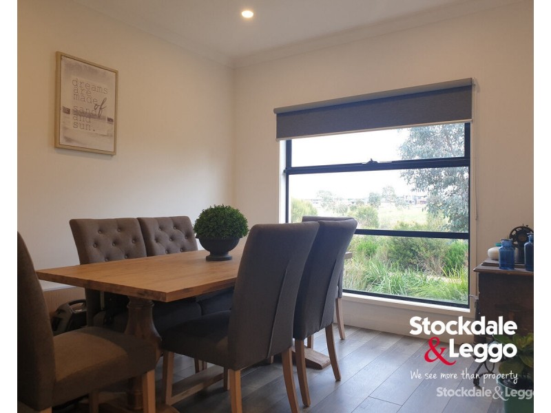 8 Lemnos Walk, Greenvale VIC 3059