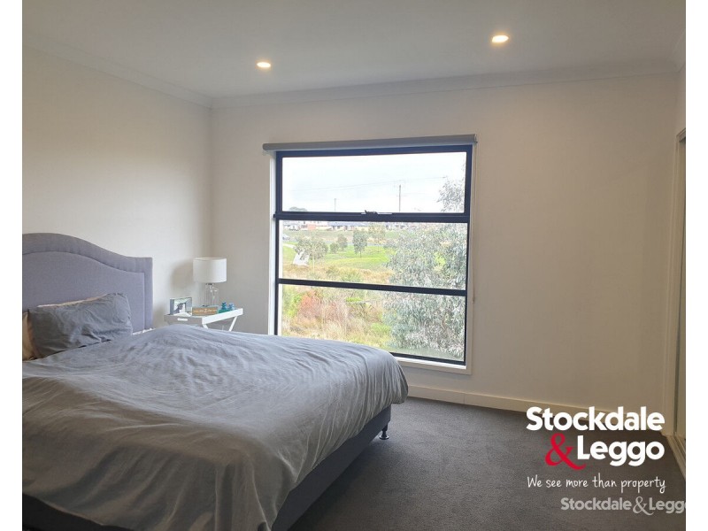 8 Lemnos Walk, Greenvale VIC 3059