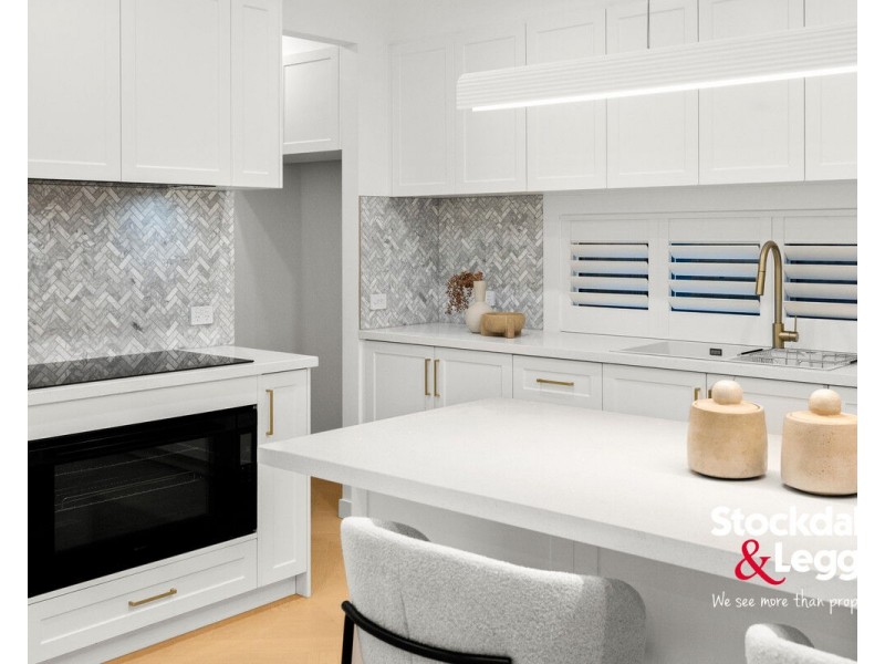 2 Cosdown Close, Gladstone Park VIC 3043