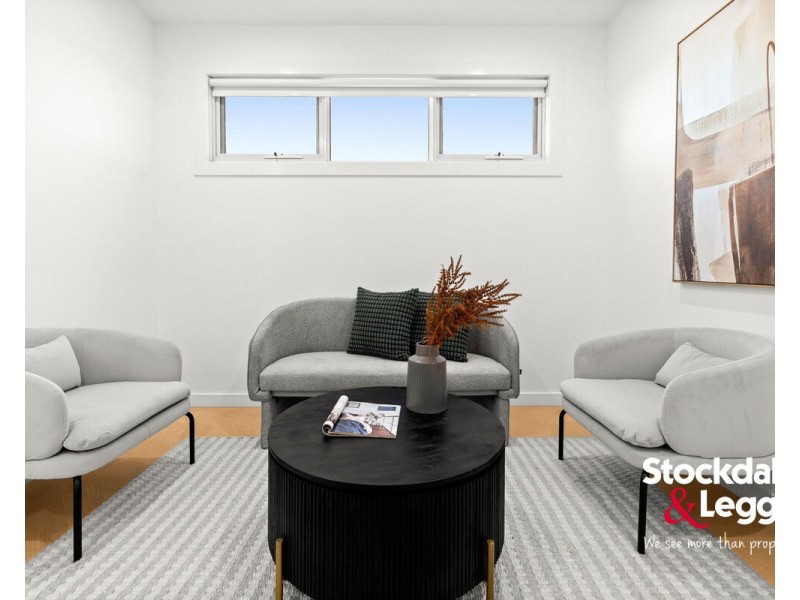 2 Cosdown Close, Gladstone Park VIC 3043