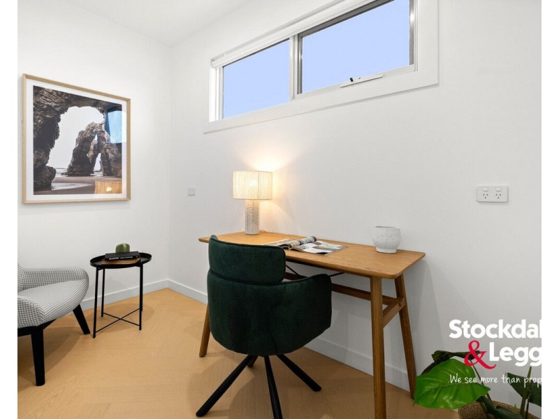 2 Cosdown Close, Gladstone Park VIC 3043