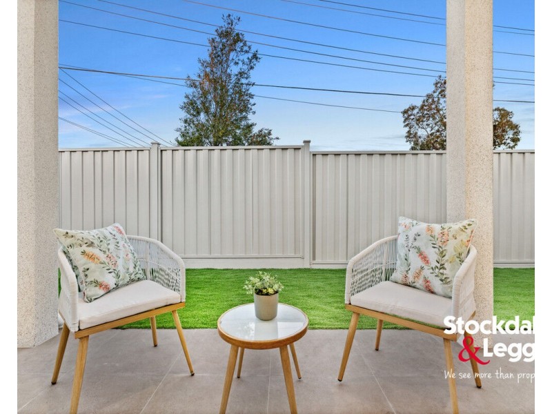 2 Cosdown Close, Gladstone Park VIC 3043