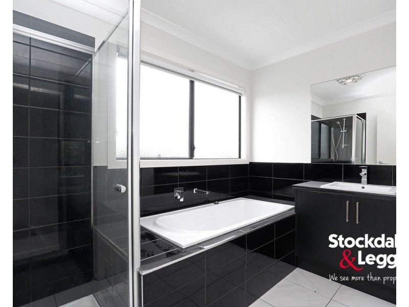 16 Brunswick Crescent, Craigieburn VIC 3064