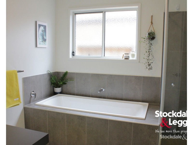 31 Lavinia Street, Greenvale VIC 3059