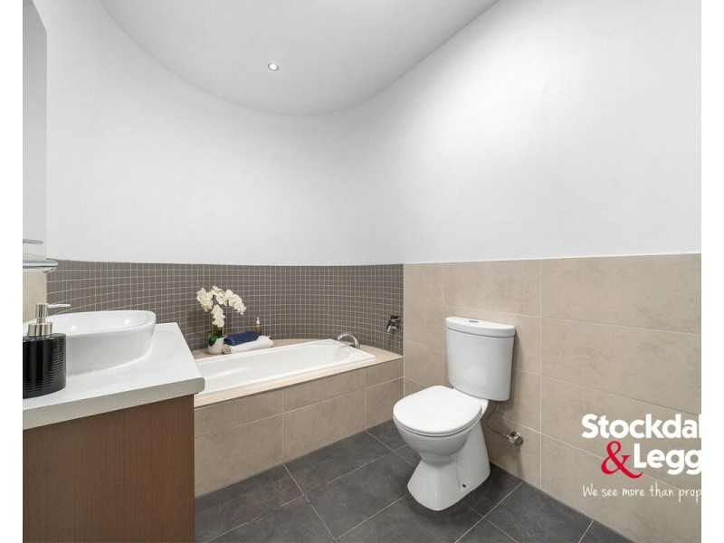 3/64 Wheatsheaf Road, Glenroy VIC 3046