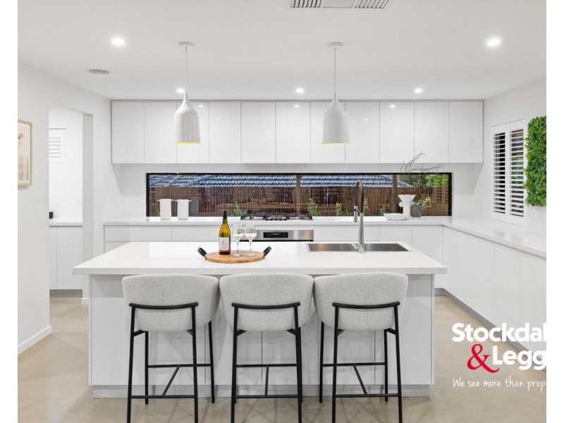 4 Lockhart Avenue, Attwood VIC 3049