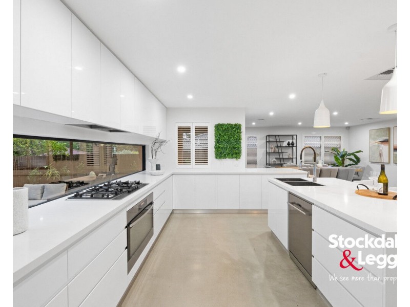 4 Lockhart Avenue, Attwood VIC 3049