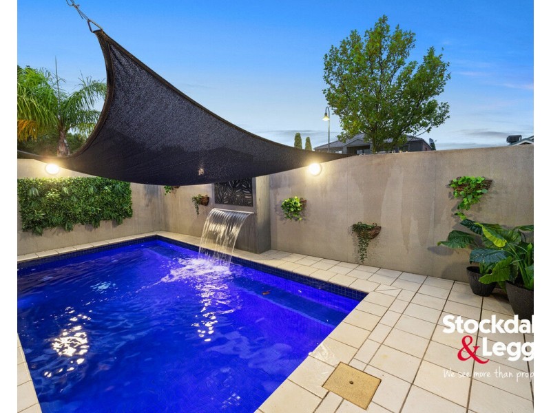 4 Lockhart Avenue, Attwood VIC 3049