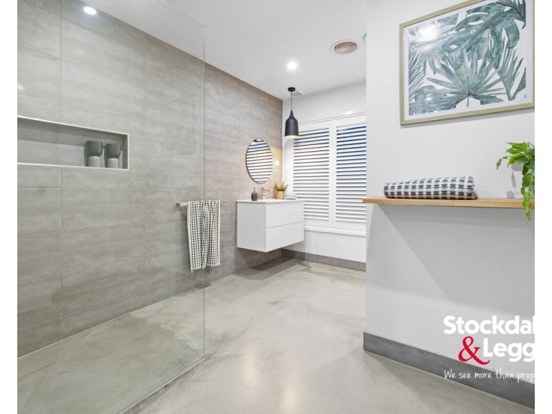 4 Lockhart Avenue, Attwood VIC 3049