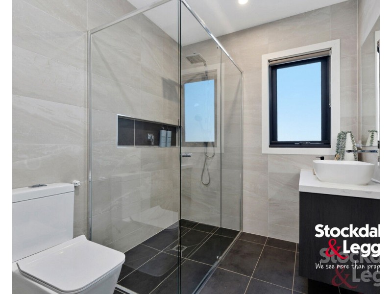 2/8 Leonard Avenue, Glenroy VIC 3046