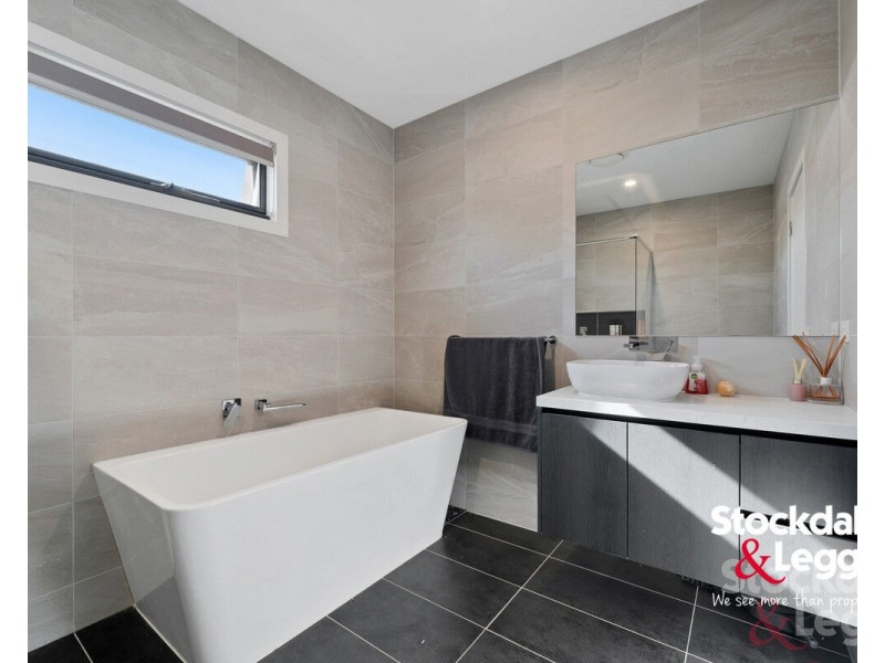 2/8 Leonard Avenue, Glenroy VIC 3046