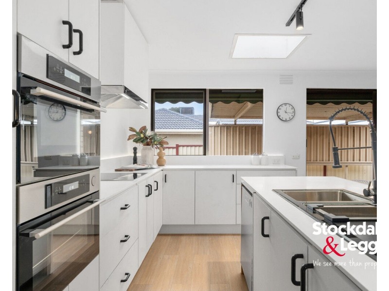 8 Shelbourne Court, Meadow Heights VIC 3048