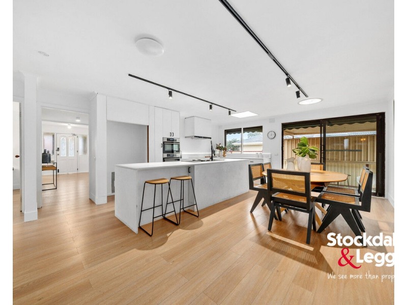 8 Shelbourne Court, Meadow Heights VIC 3048