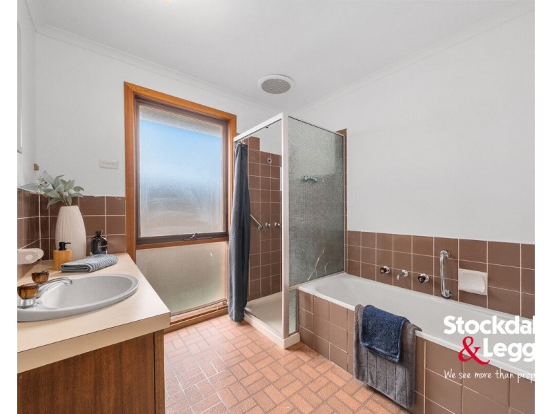 8 Shelbourne Court, Meadow Heights VIC 3048