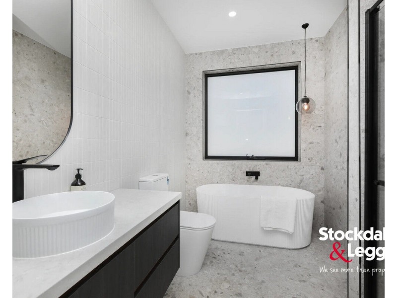 19 Xenolith Drive, Craigieburn VIC 3064