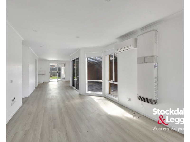 19 Rostron Way, Roxburgh Park VIC 3064