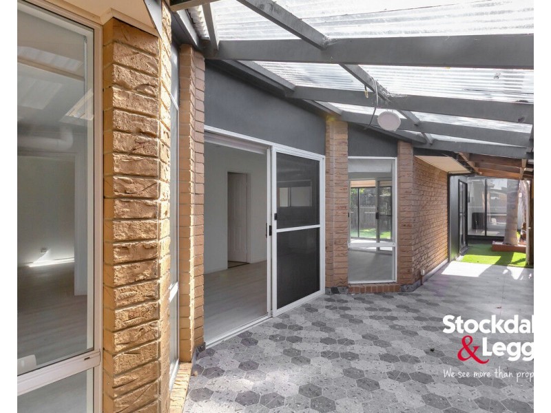 19 Rostron Way, Roxburgh Park VIC 3064