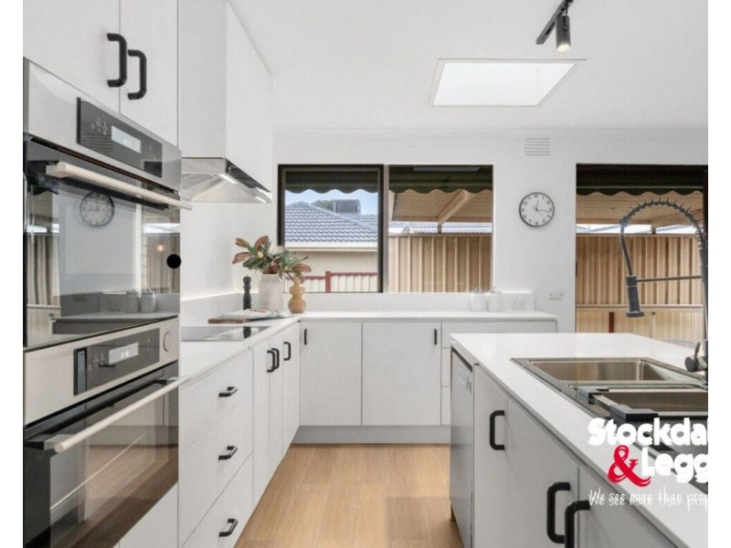 8 Shelbourne Court, Meadow Heights VIC 3048