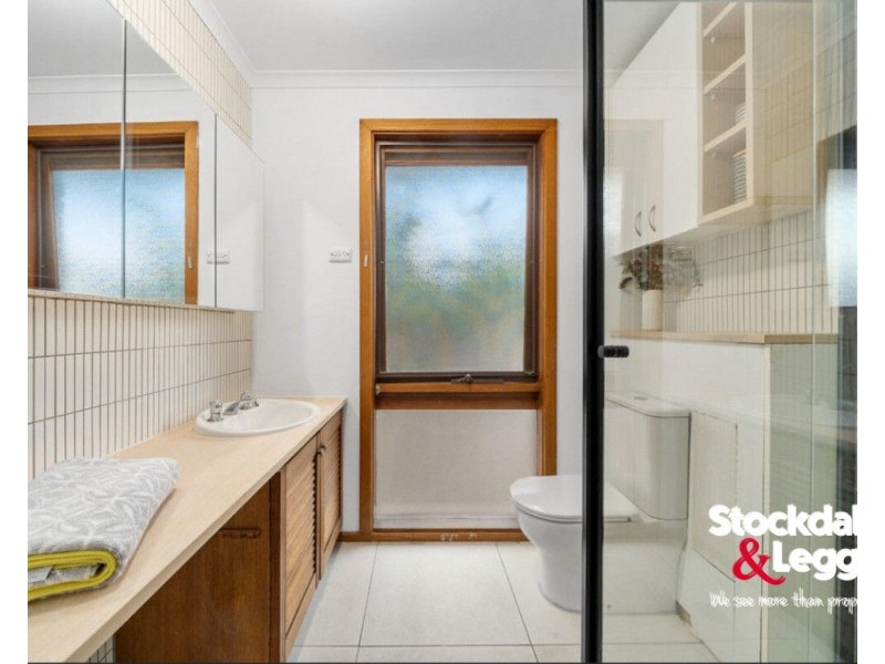 8 Shelbourne Court, Meadow Heights VIC 3048
