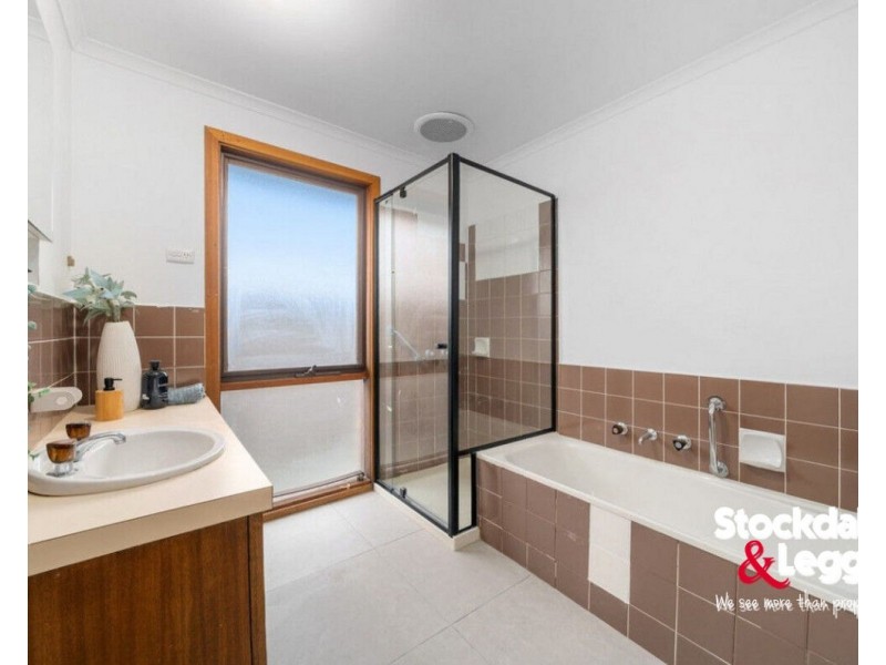 8 Shelbourne Court, Meadow Heights VIC 3048