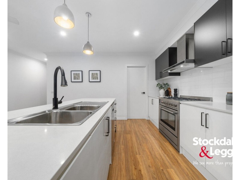 8 Loongana Avenue, Glenroy VIC 3046