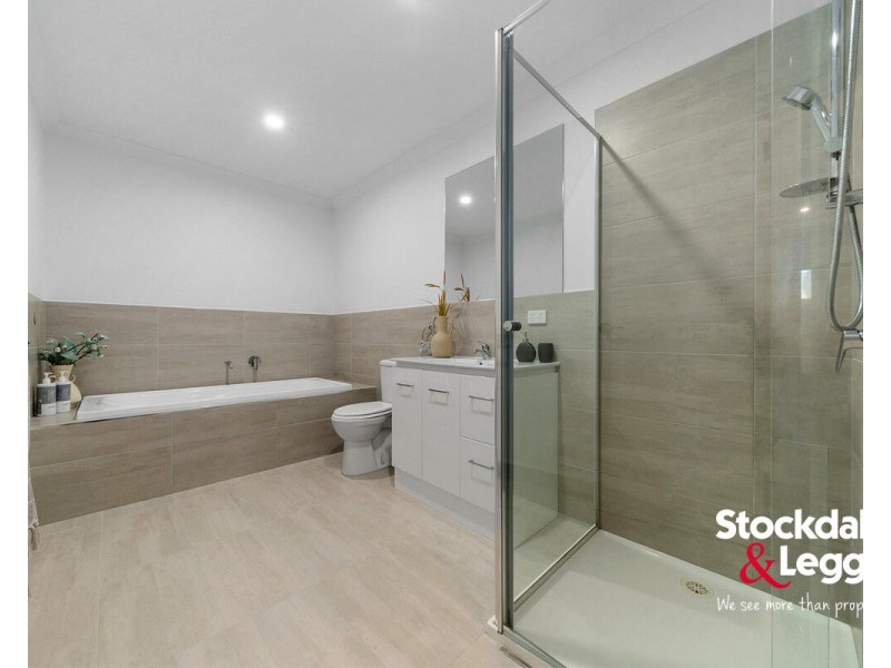 8 Loongana Avenue, Glenroy VIC 3046