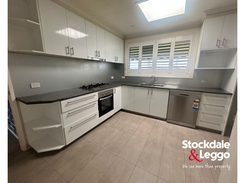 14 Bradford Close, Gladstone Park VIC 3043
