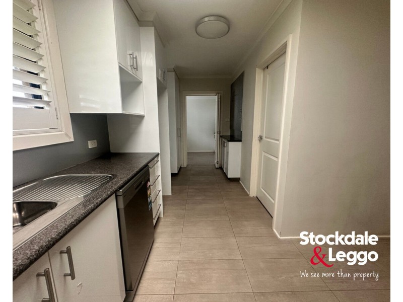 14 Bradford Close, Gladstone Park VIC 3043