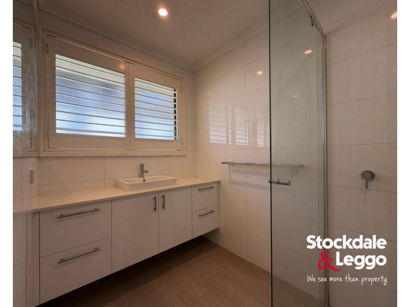 14 Bradford Close, Gladstone Park VIC 3043