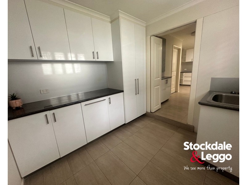 14 Bradford Close, Gladstone Park VIC 3043