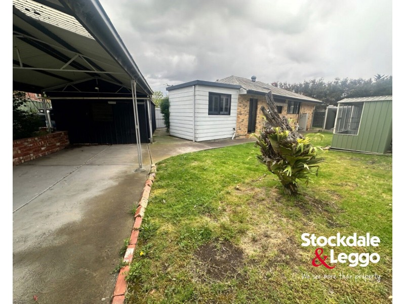 14 Bradford Close, Gladstone Park VIC 3043
