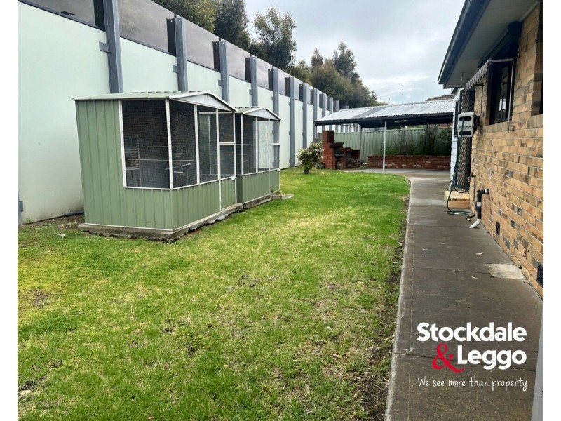 14 Bradford Close, Gladstone Park VIC 3043