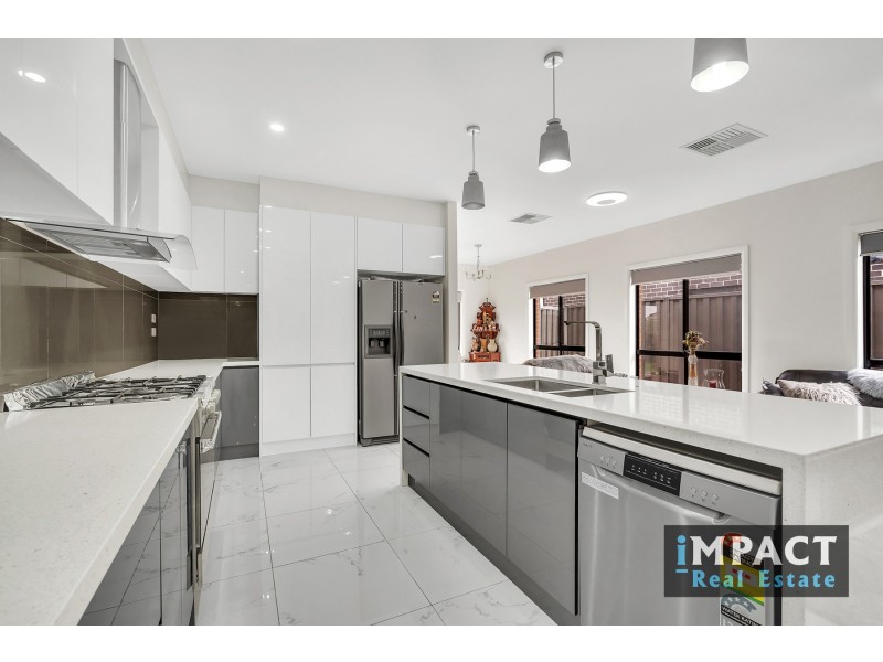 12 Recreation St, Roxburgh Park VIC 3064