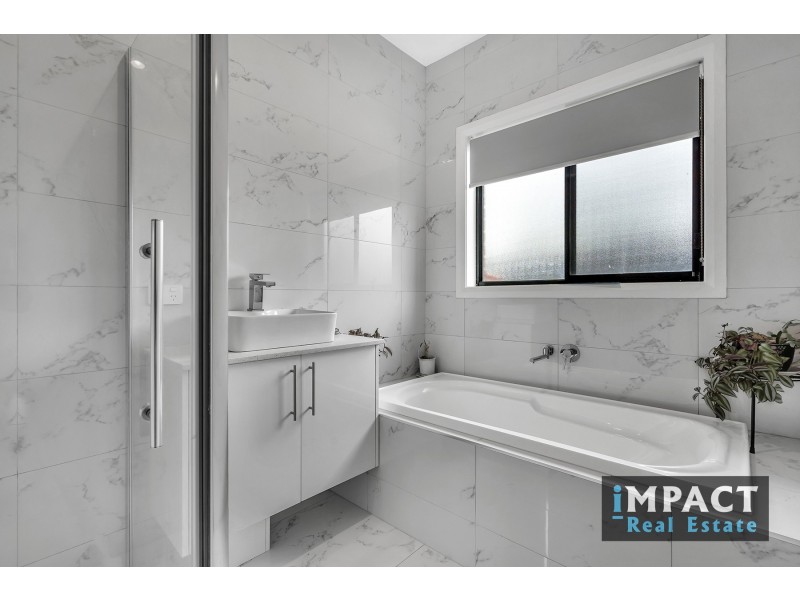 12 Recreation St, Roxburgh Park VIC 3064