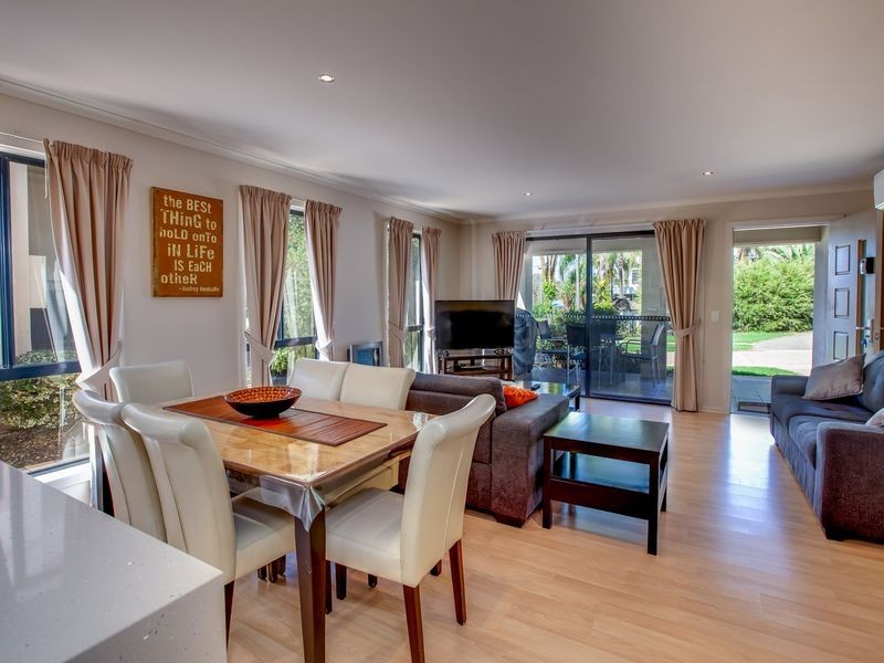 4 Peppermint Parade, Lake Hume Village NSW 3691