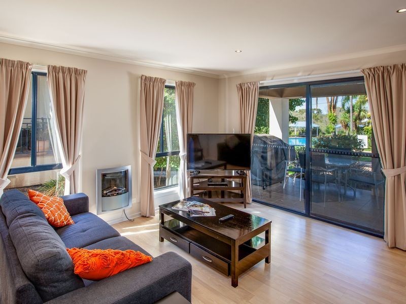 4 Peppermint Parade, Lake Hume Village NSW 3691