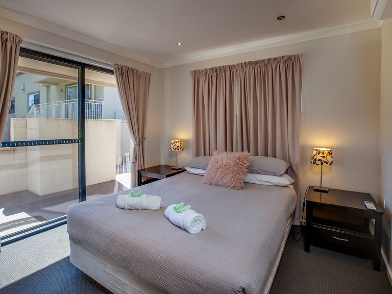 4 Peppermint Parade, Lake Hume Village NSW 3691