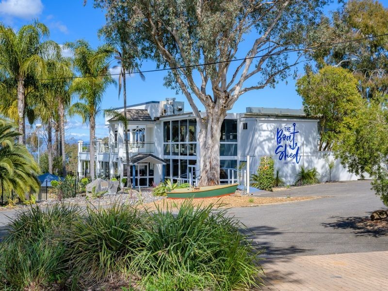 4 Peppermint Parade, Lake Hume Village NSW 3691