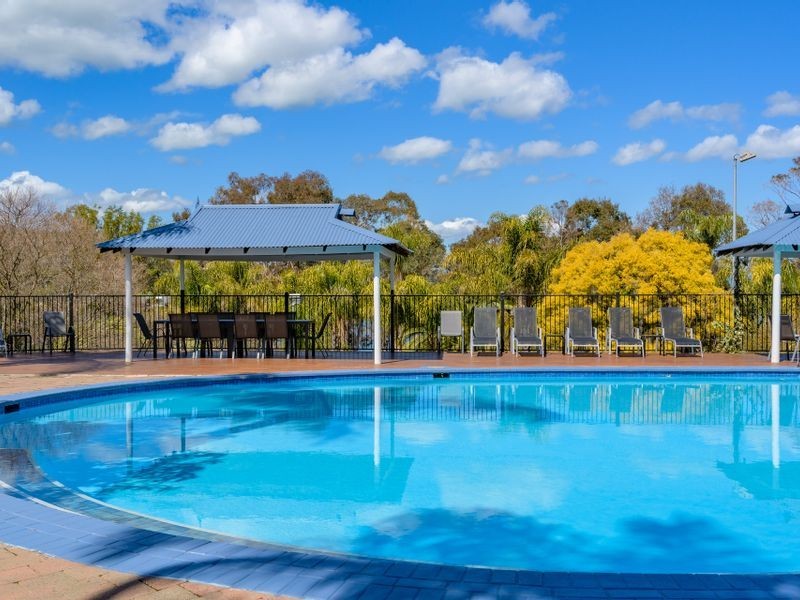 4 Peppermint Parade, Lake Hume Village NSW 3691