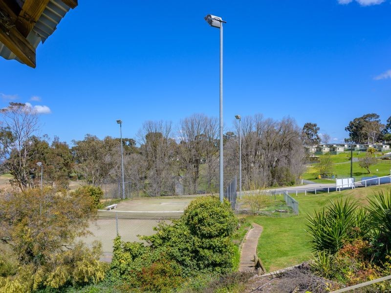4 Peppermint Parade, Lake Hume Village NSW 3691